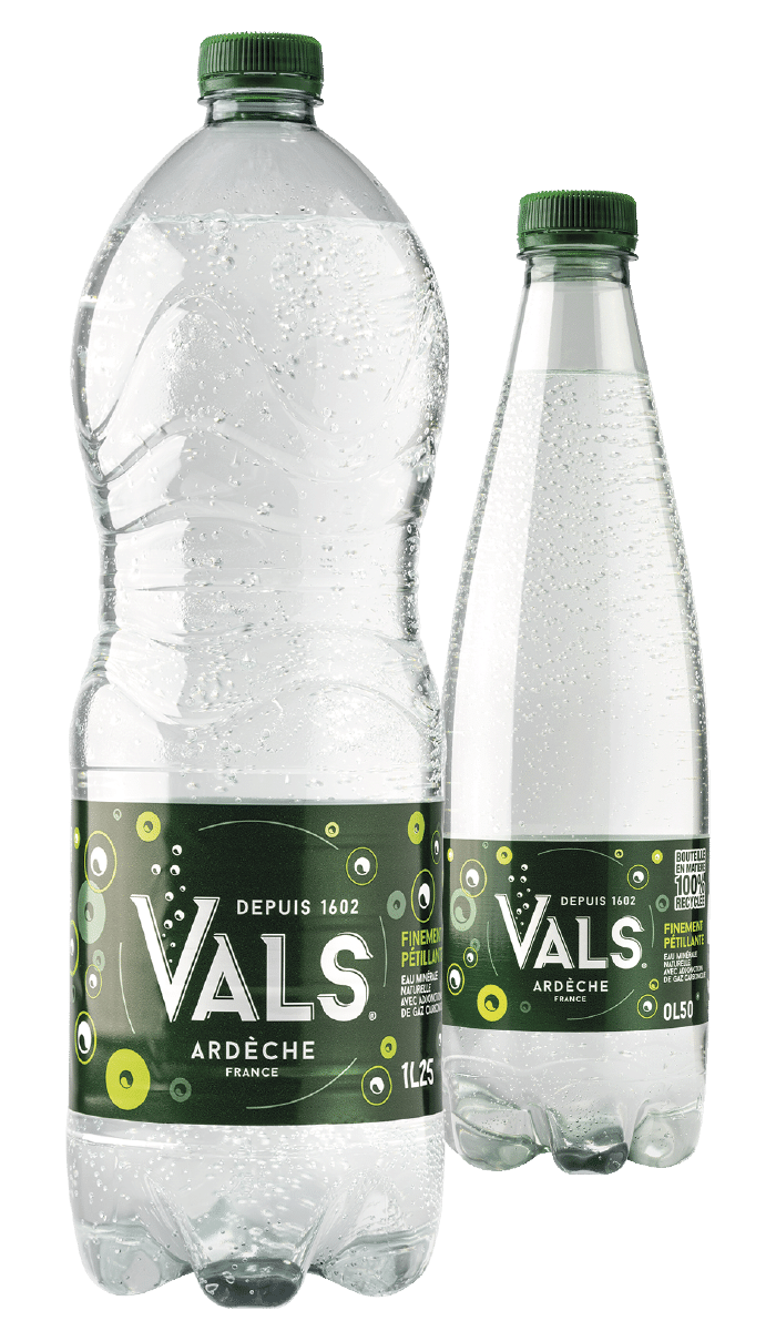 Bouteilles Vals en formats 1.25l et 0.50l, en matière plastique 100% recyclée (rPET) et 100% recyclables.